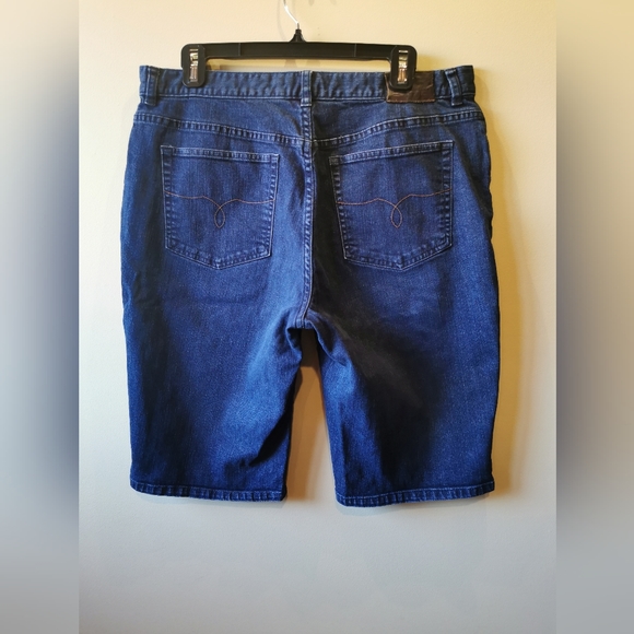 Bermuda shorts - Picture 2 of 3